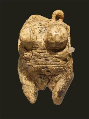 The Venus von Hohle Fels - A Striking Example of Early Figurative Sculpture and Primal Feminine Power!